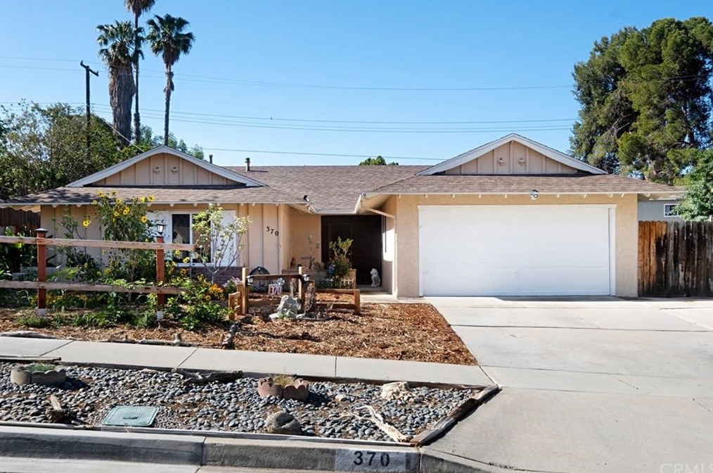 370 Glenhill Dr, Riverside, CA 92507