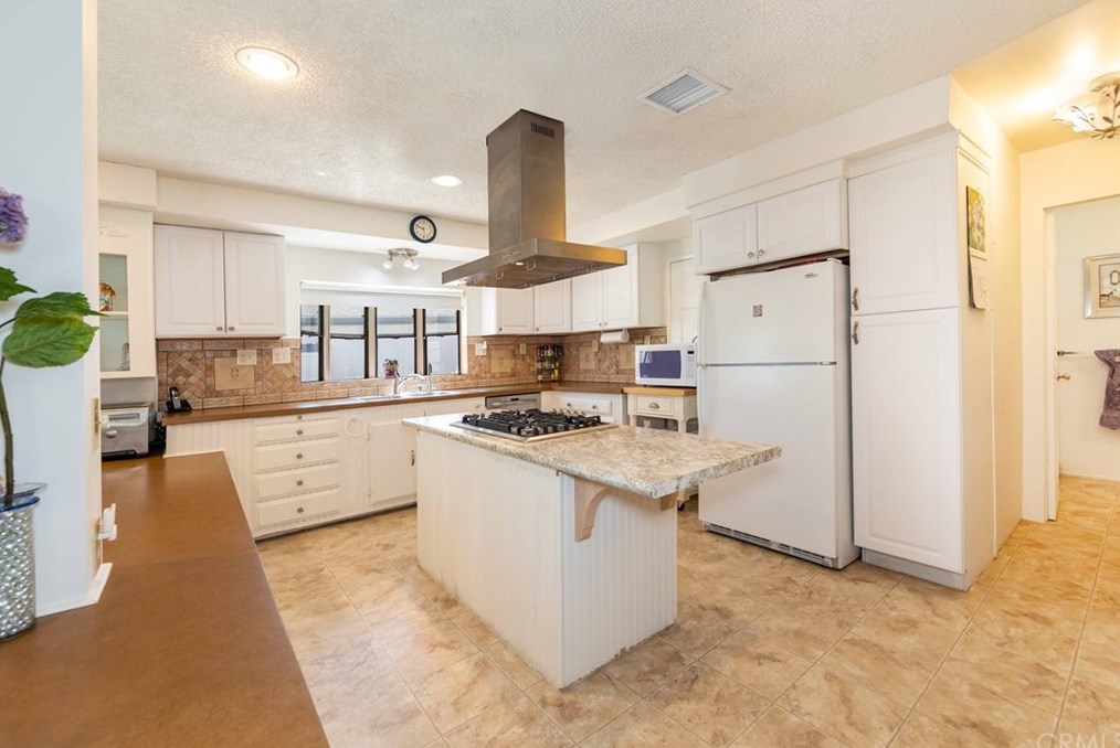 28890 Calle Alta, Murrieta CA  92563-5640 exterior