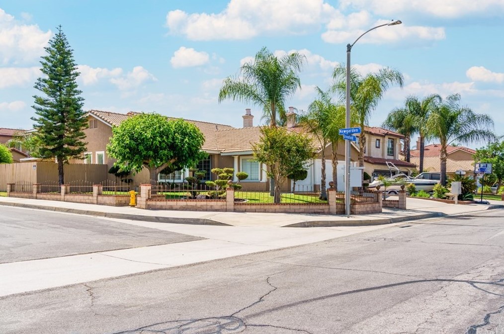 16198 Greenfield St, Moreno Valley CA  92551-7256 exterior