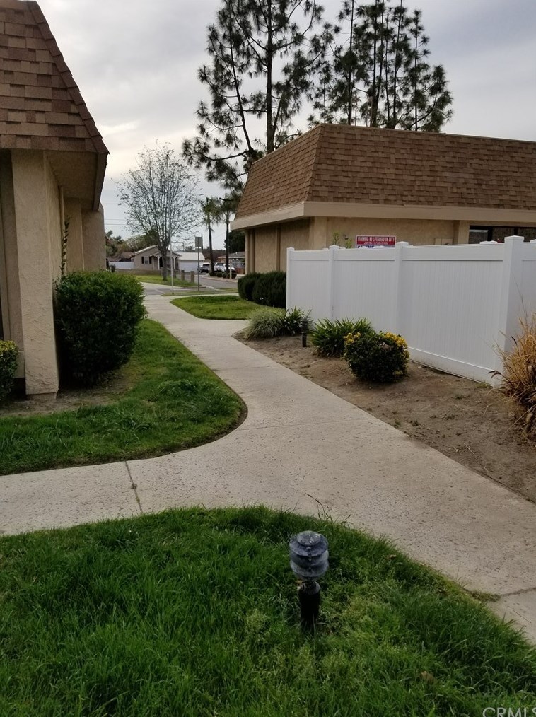 612 Santa Fe St, Hemet, CA 92543-6102