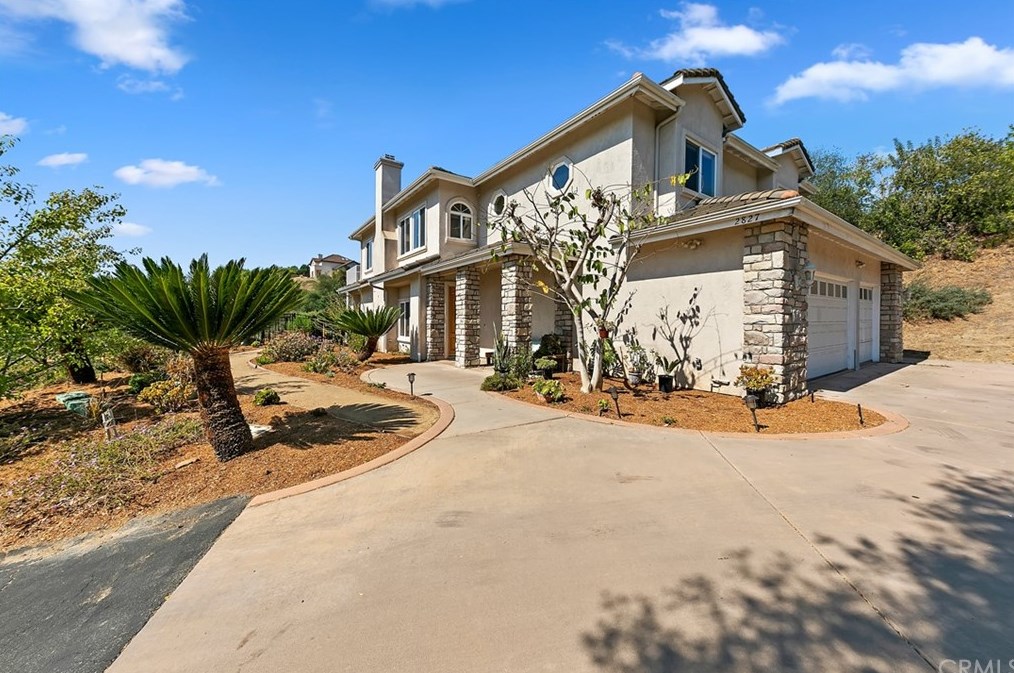 2827 Via Del Robles, Fallbrook, CA 92028-8725