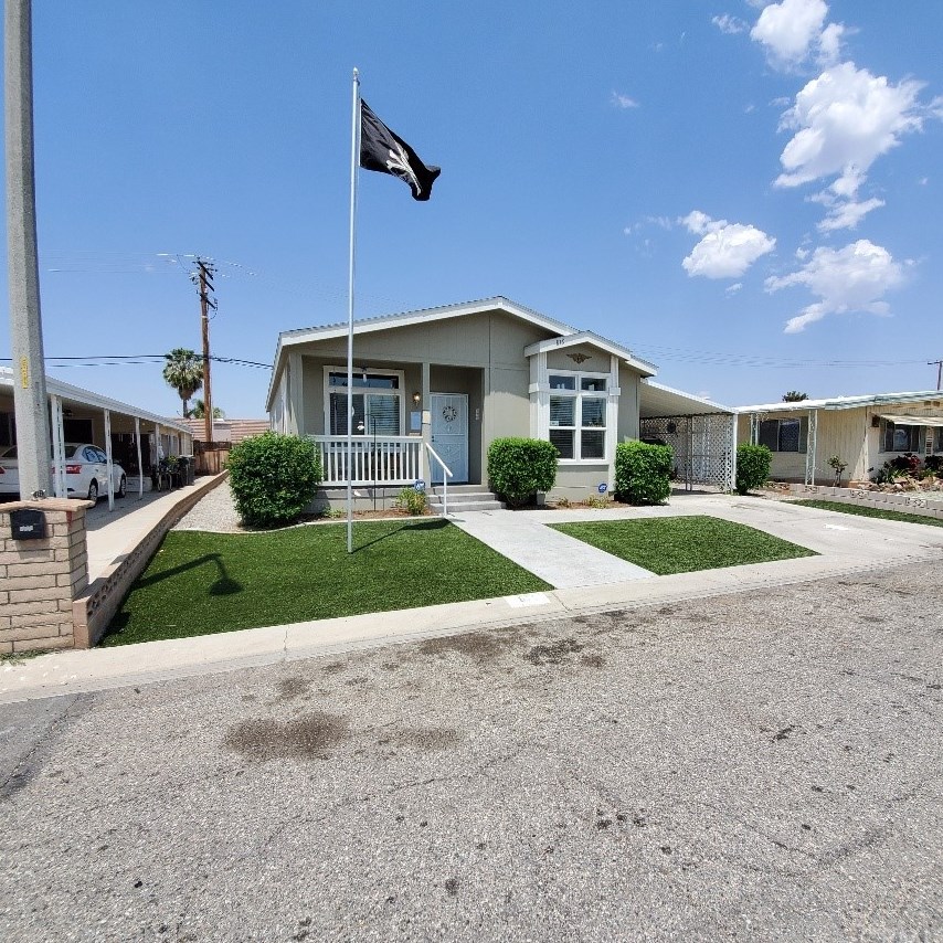 879 Santa Teresa Way, Hemet, CA 92545-6855