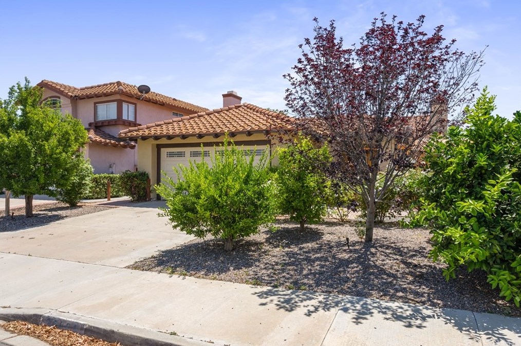 25085 Via Las Lomas, Murrieta, CA 92562-5942