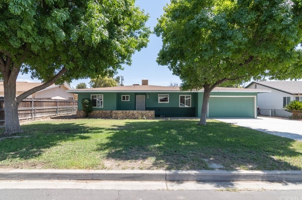 40341 Clark Dr, Hemet, CA 92544-8741