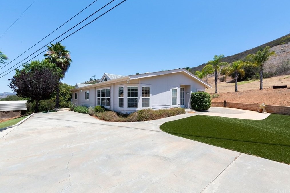 2051 Rainbow Glen Rd, Fallbrook, CA 92028-8448