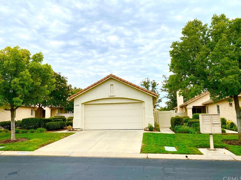 23987 Via Astuto, Murrieta, CA 92562-3571