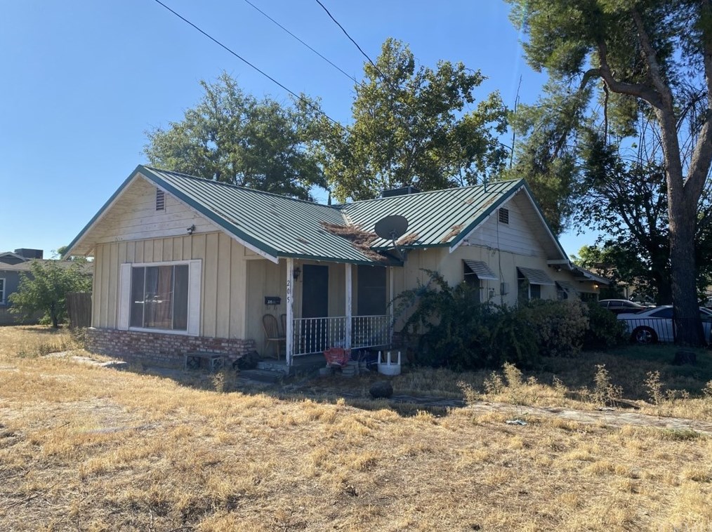 205 Mayberry Ave, Hemet, CA 92543-6022