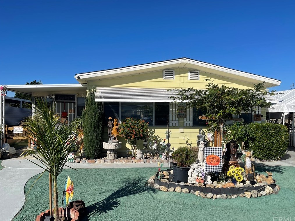 853 Palm Ave, Hemet, CA 92543-6961