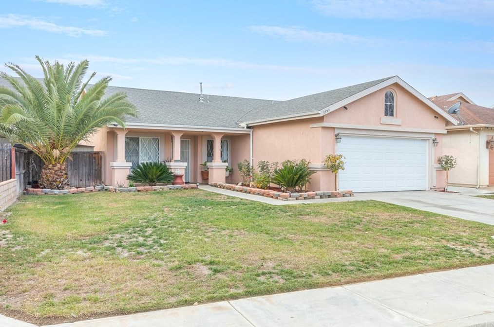 3593 Cougar Canyon Rd, Hemet, CA 92545-9243