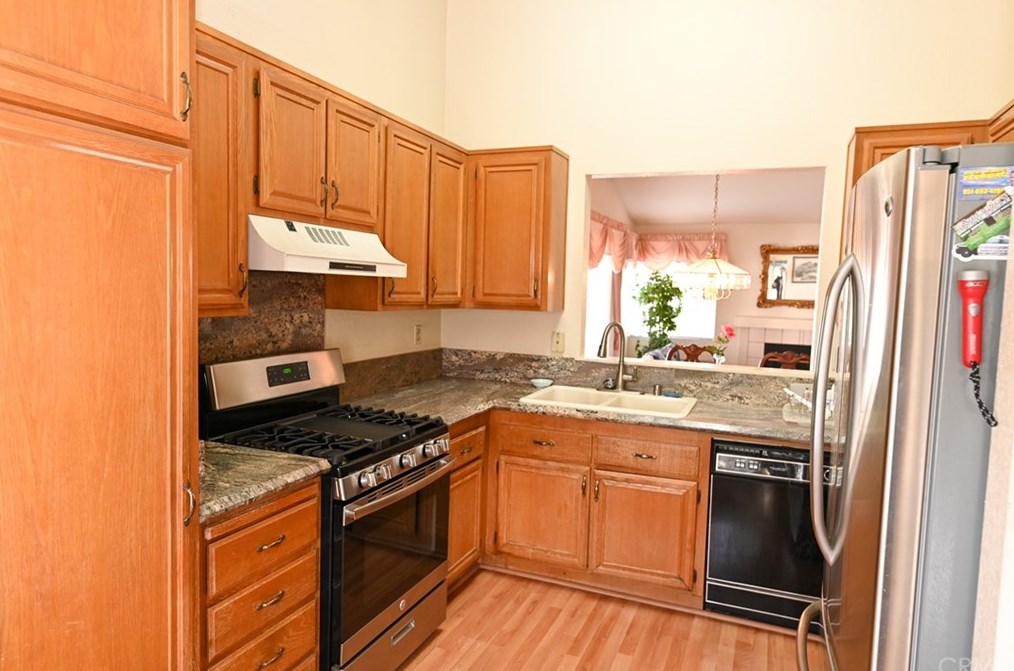 24460 Tuscola Cir, Murrieta CA 92562-4154 exterior