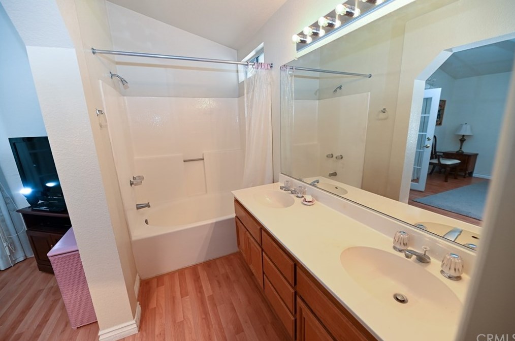 24460 Tuscola Cir, Murrieta CA 92562-4154 exterior