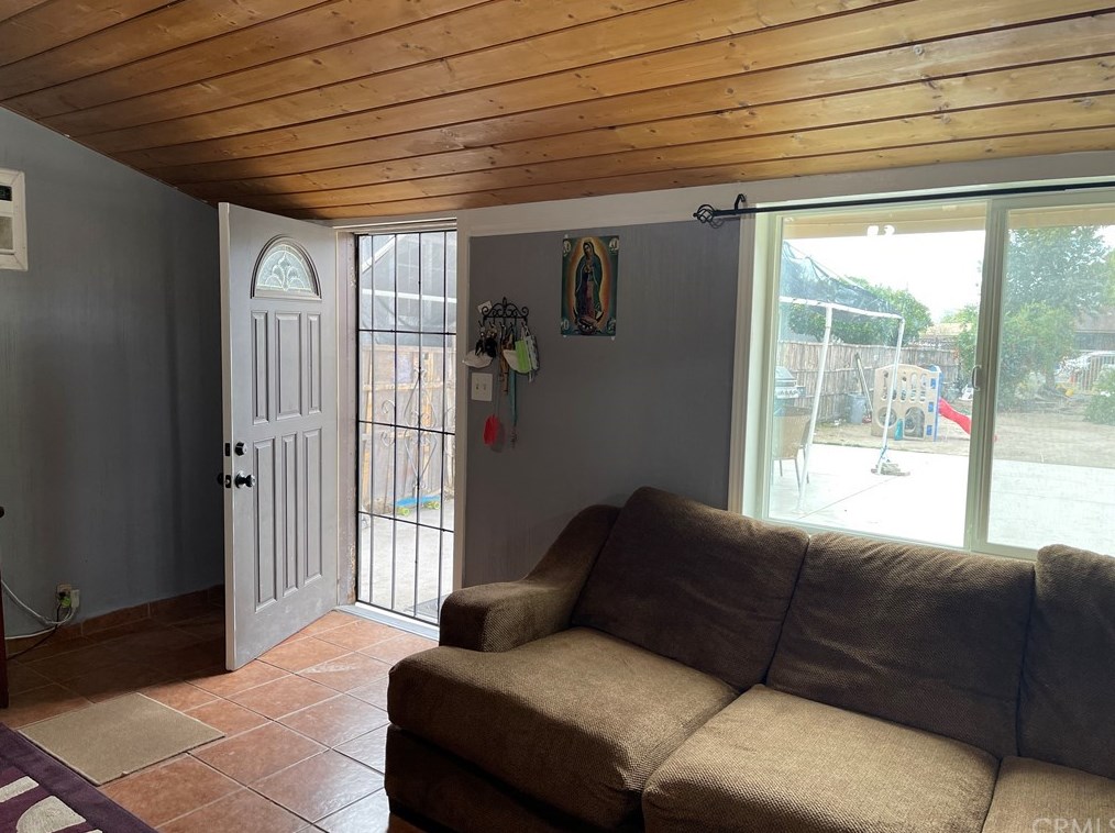 460 W 5th St, San Jacinto, CA 92583
