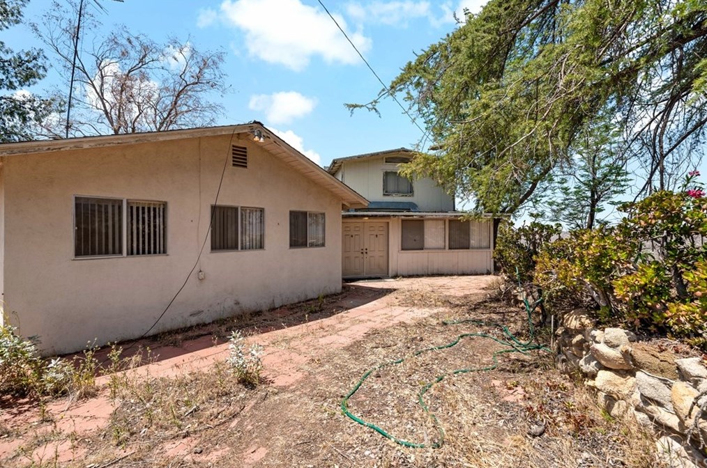 42187 Gibbel Rd, Hemet, CA 92544-9266
