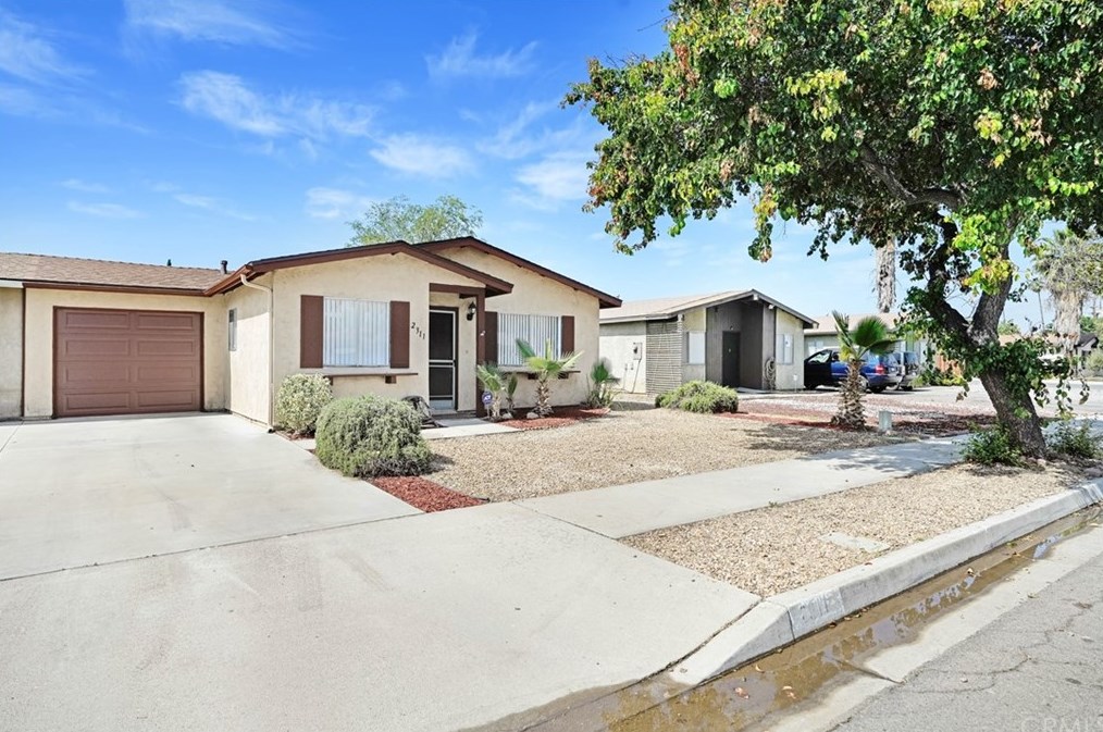 2311 Corinto Ct, Hemet, CA 92545-2546