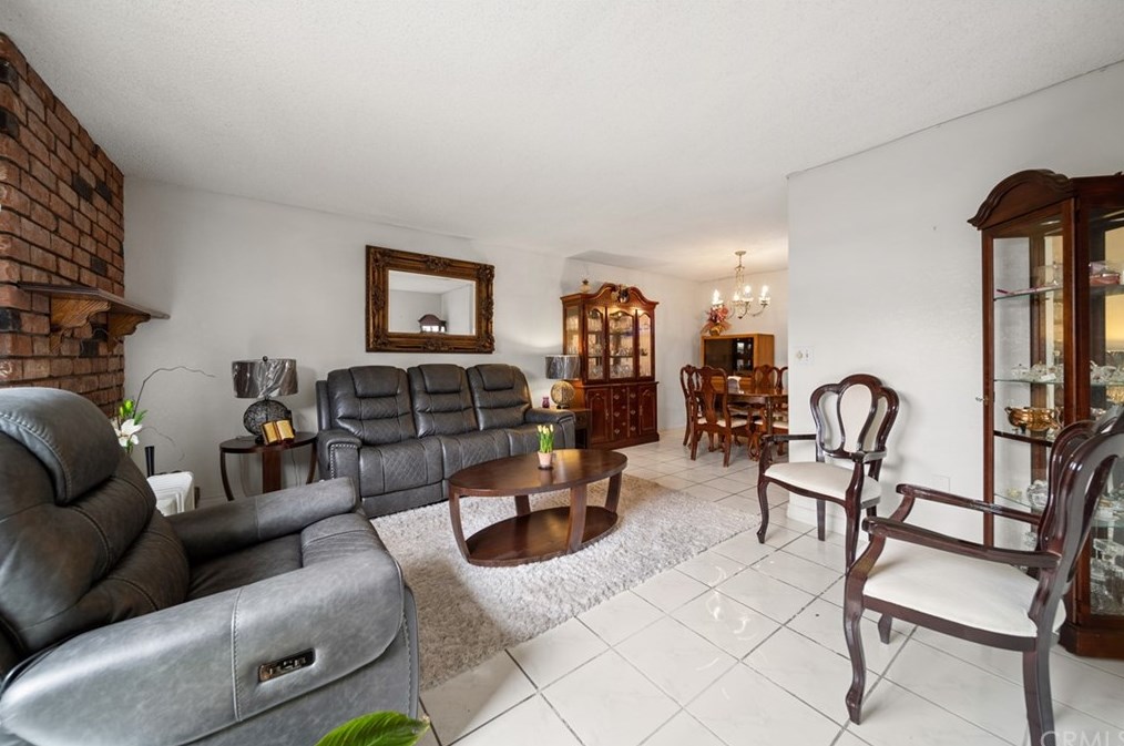 938 Huntington Dr, Duarte, CA 91010-2405