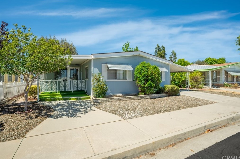 1380 Carlotta Dr, Hemet, CA 92543-2671
