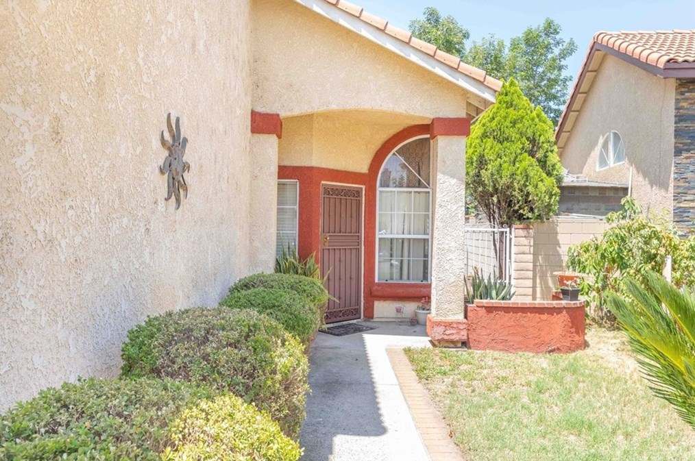 13555 Brandon Ct, Fontana, CA 92336-3943