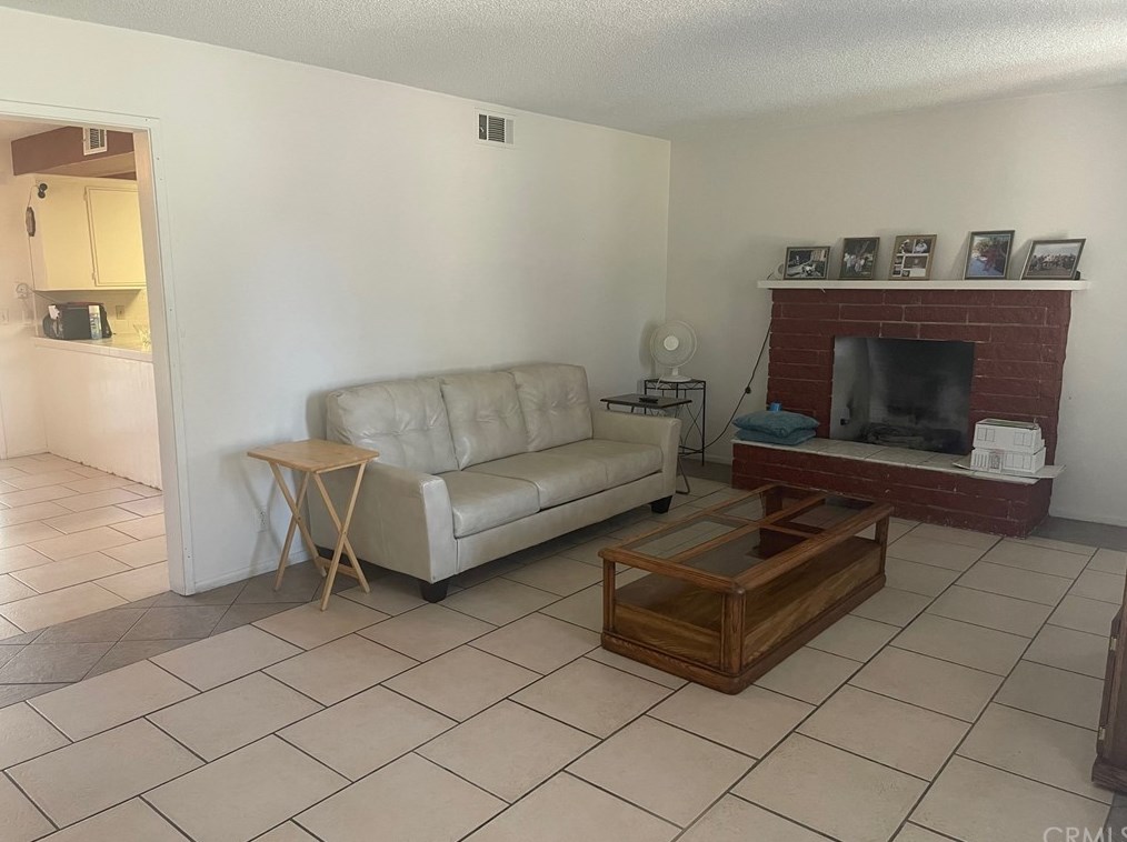 328 Whittier Ave, Hemet, CA 92543-6059