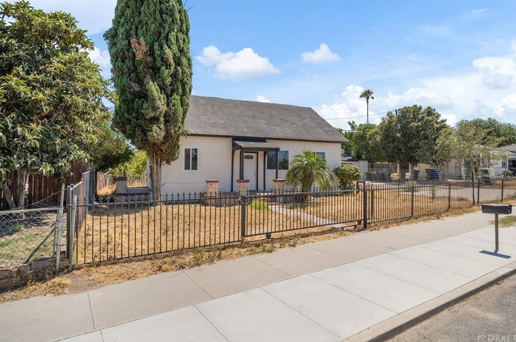 434 W C St, Colton, CA 92324