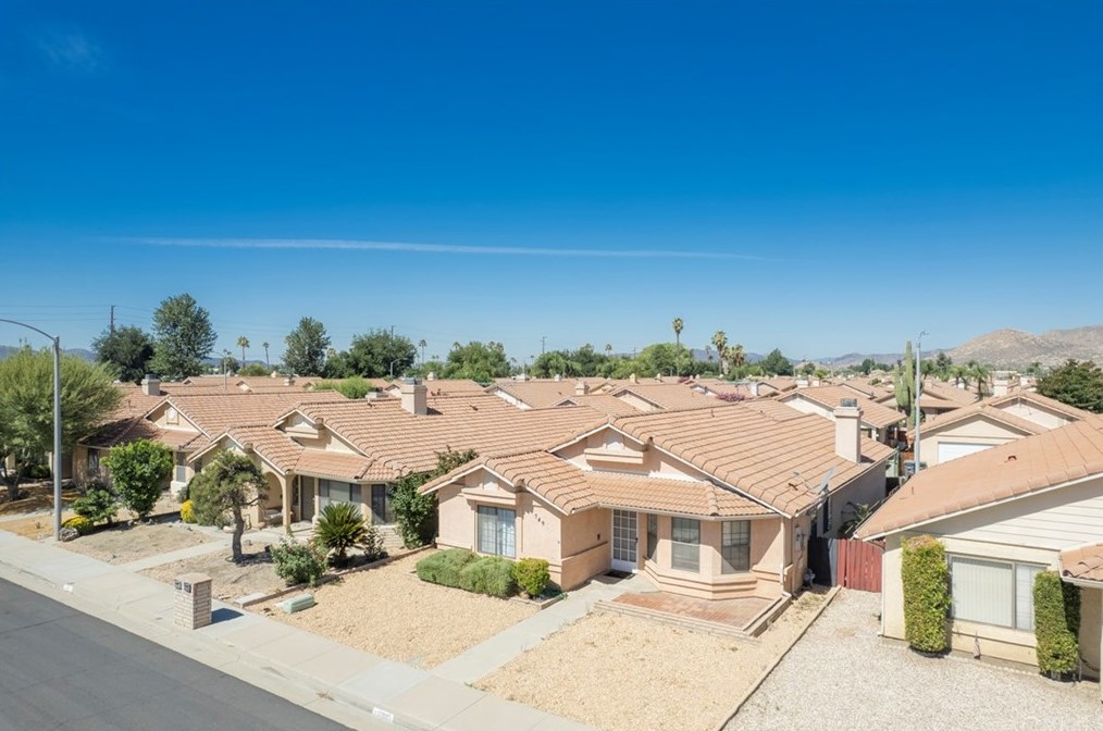 749 Ensenada Dr, Hemet, CA 92545-1540