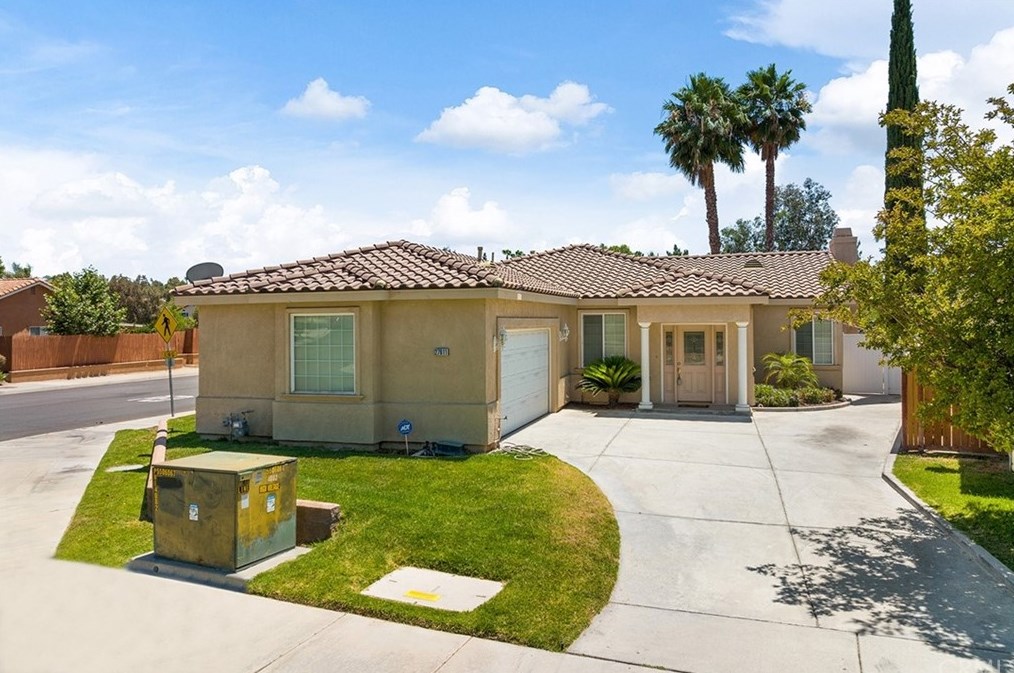 27611 Sierra Madre Dr, Temecula, CA 92591