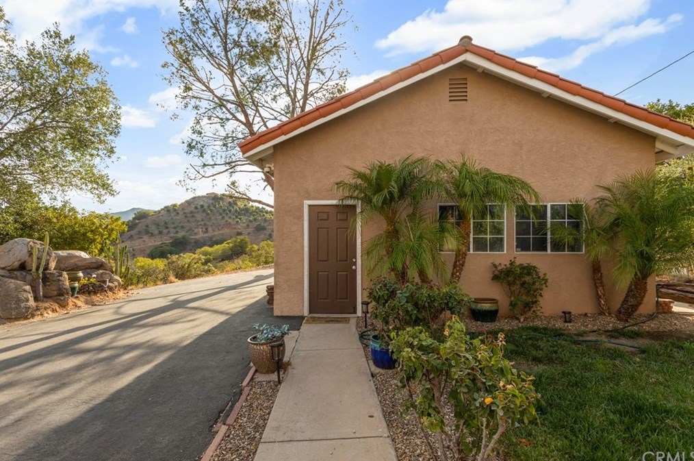 39186 Daily Rd, Fallbrook CA  92028-9707 exterior