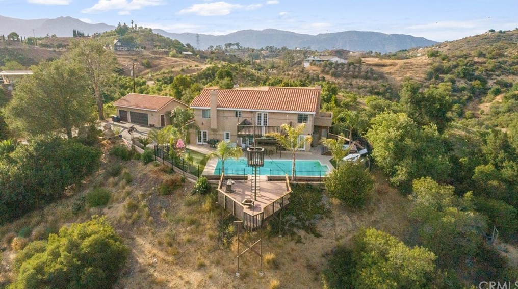 39186 Daily Rd, Fallbrook CA  92028-9707 exterior