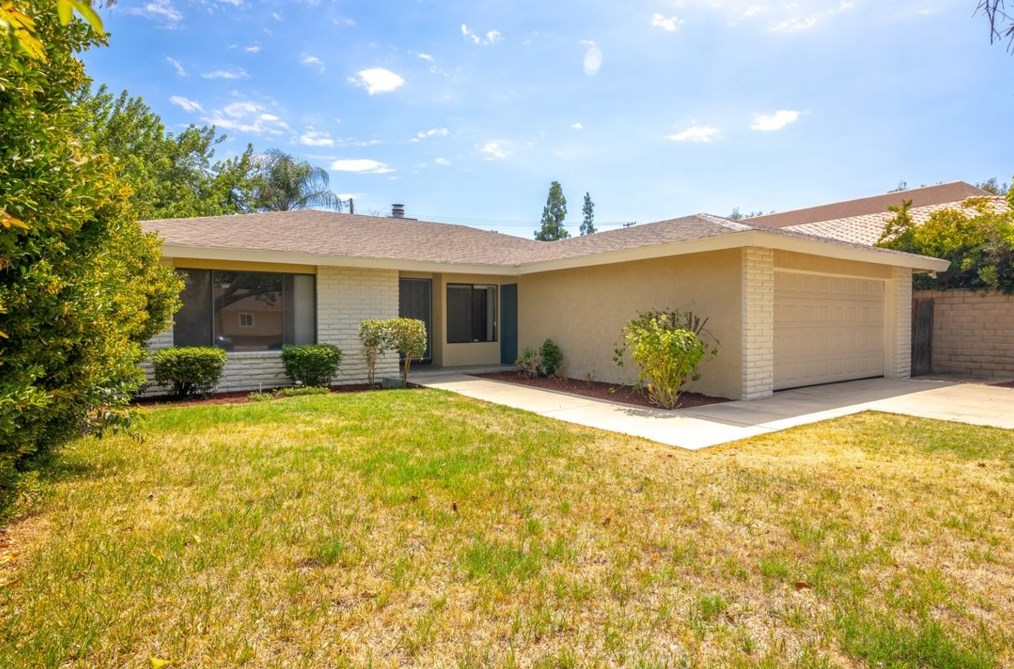 3770 Walnut Park Way, Hemet, CA 92544-5059