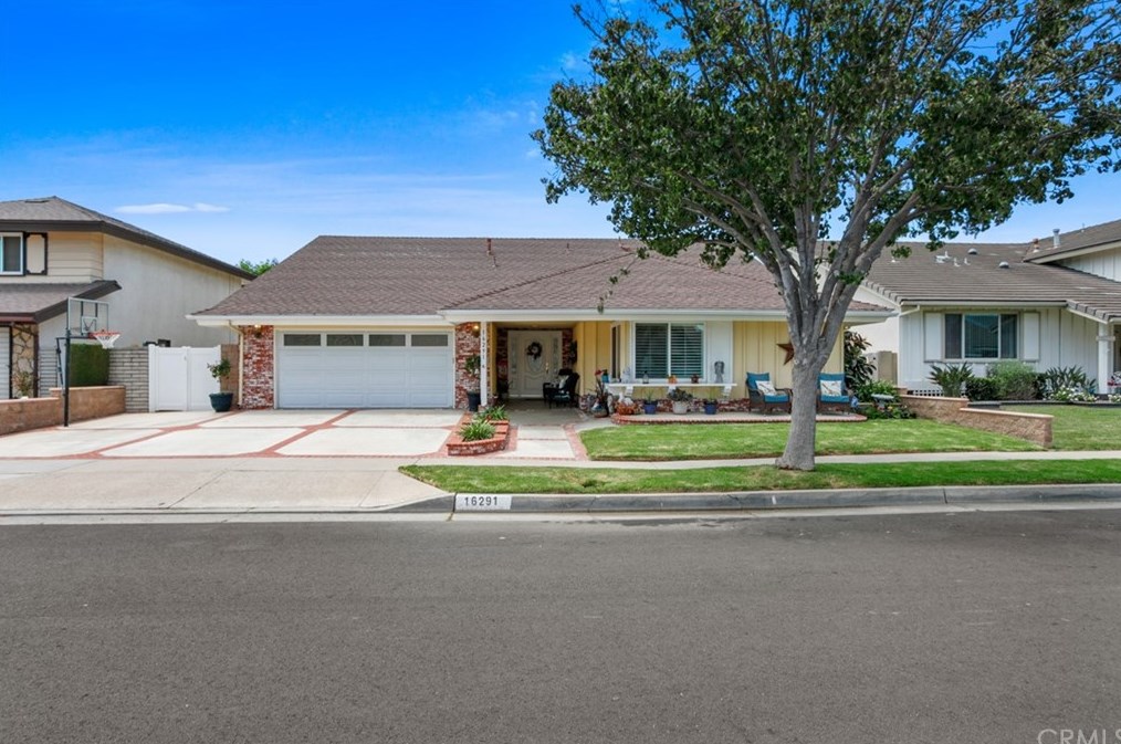 16291 Serenade Ln, Huntington Beach, CA 92647-3537