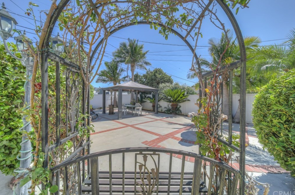 4250 York Blvd, Los Angeles CA  90065-4625 exterior