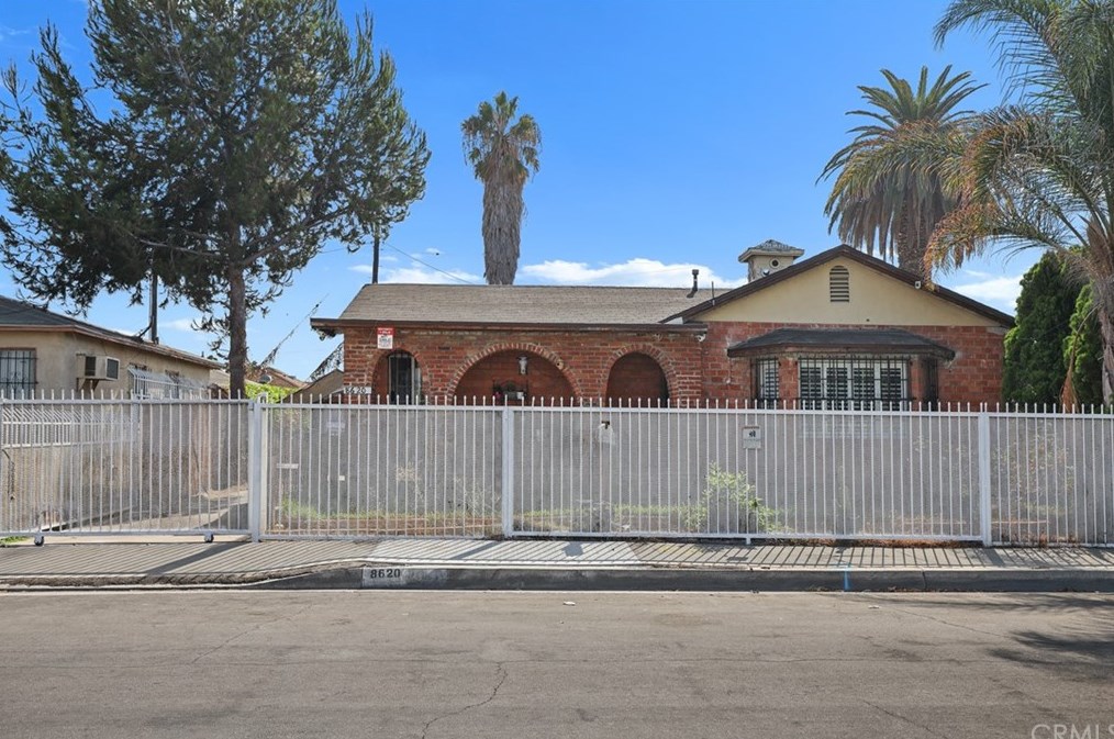 8620 Prince Ave, Los Angeles, CA 90002-1253