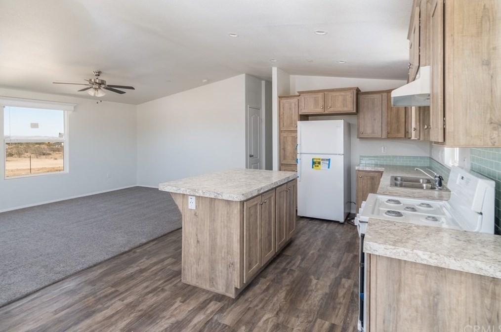 6175 La Mesa Rd, Phelan CA  92371-4651 exterior