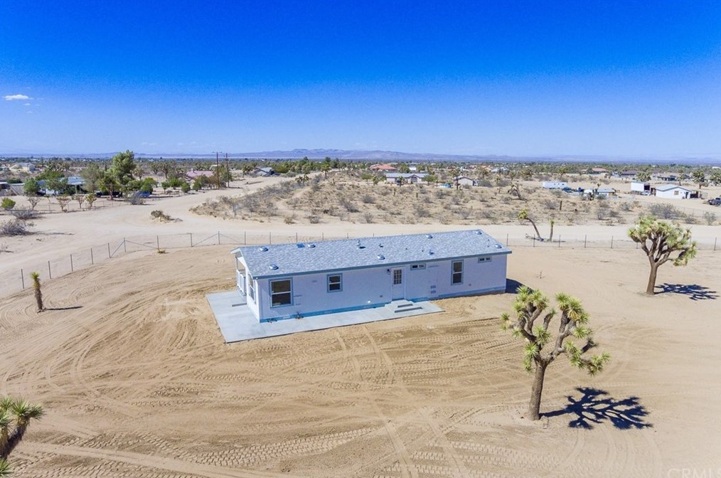 6175 La Mesa Rd, Phelan CA  92371-4651 exterior