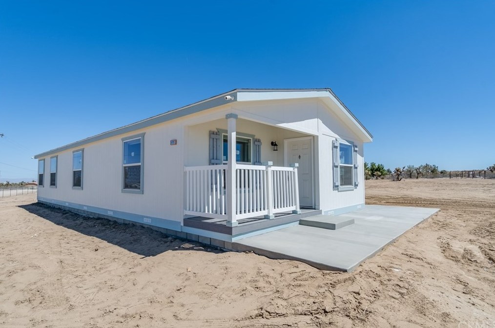 6175 La Mesa Rd, Phelan, CA 92371-4651