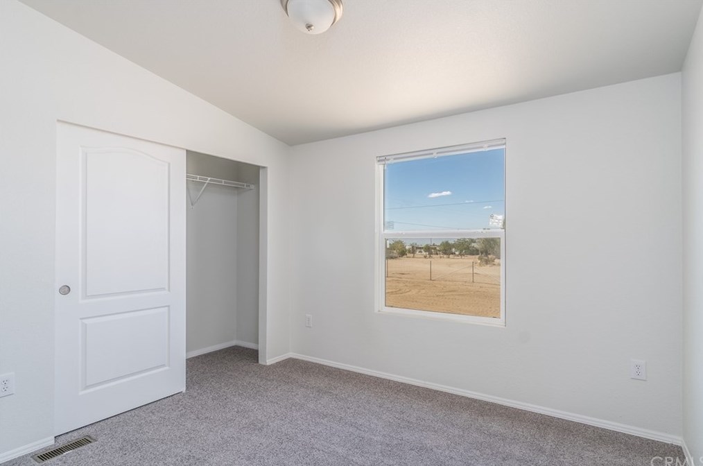 6175 La Mesa Rd, Phelan CA  92371-4651 exterior