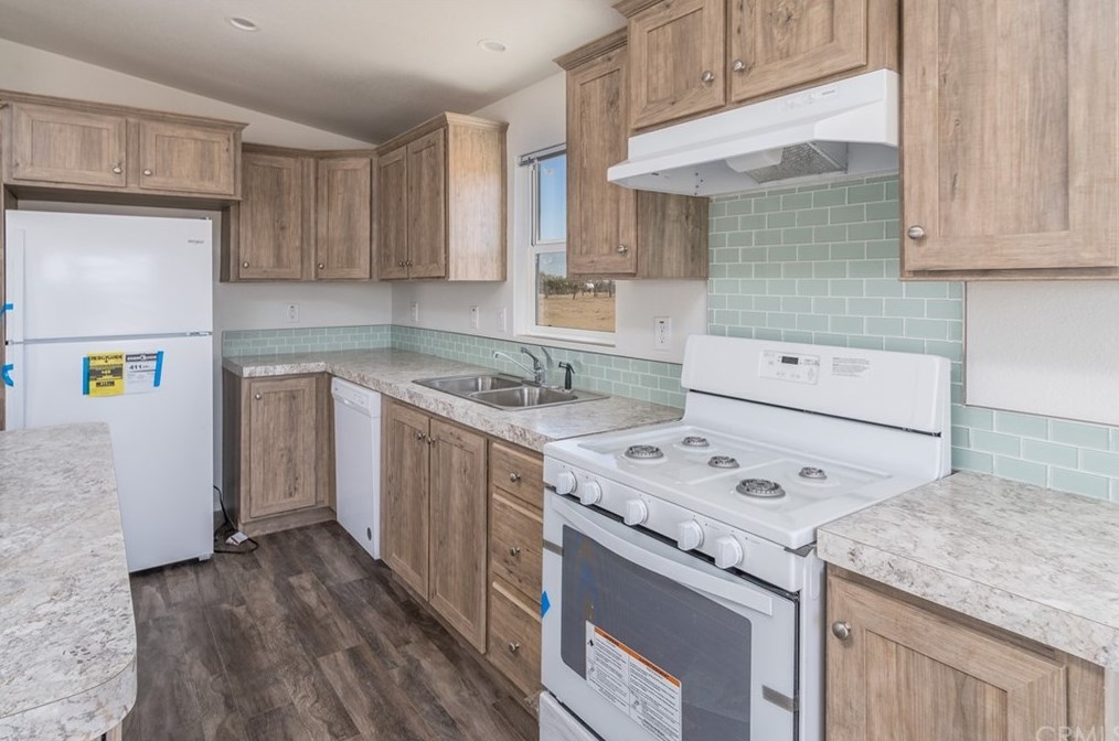 6175 La Mesa Rd, Phelan CA  92371-4651 exterior