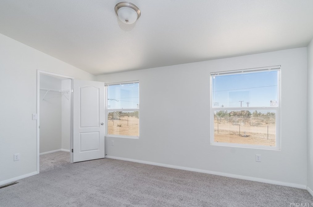 6175 La Mesa Rd, Phelan CA  92371-4651 exterior