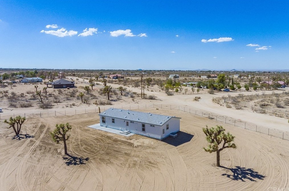 6175 La Mesa Rd, Phelan CA  92371-4651 exterior