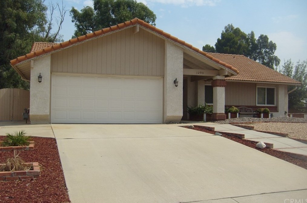1290 Sequoia Cir, Hemet, CA 92545-7734