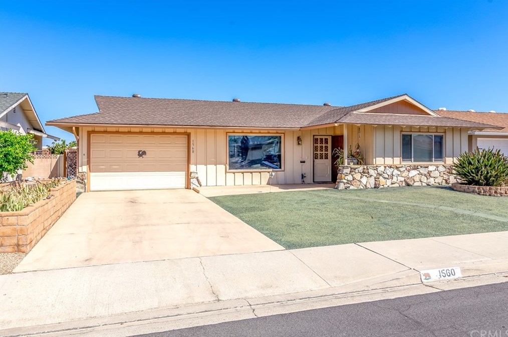 1560 Amberwood Dr, Hemet, CA 92543-5705
