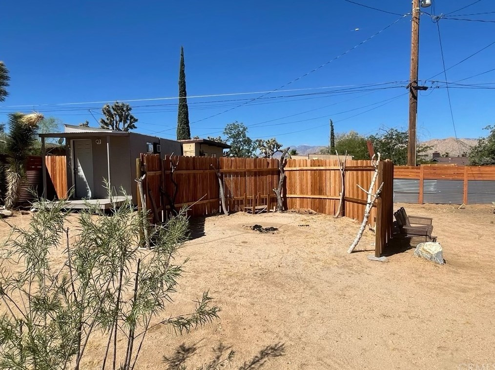 7616 Apache Trl, Yucca Valley CA  92284-3284 exterior