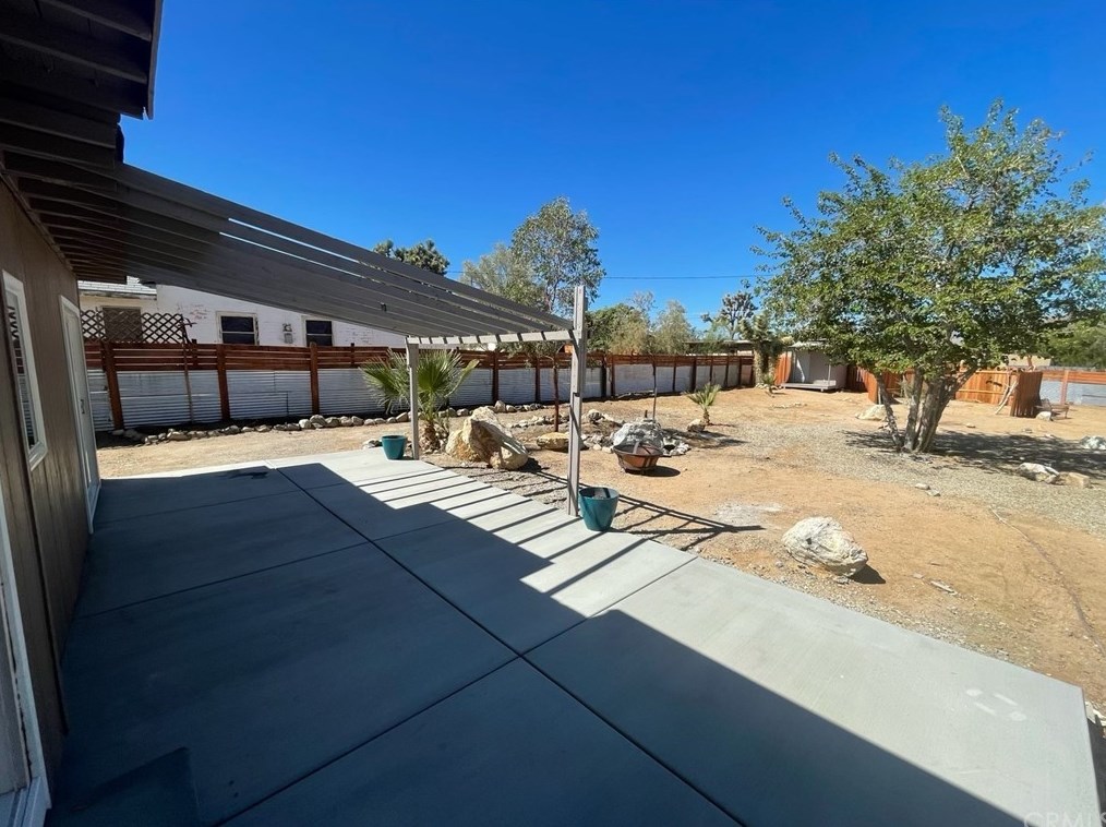 7616 Apache Trl, Yucca Valley CA  92284-3284 exterior