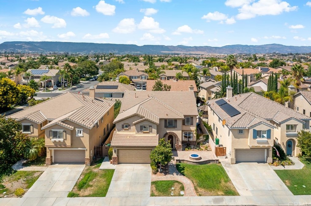 26392 Castle Ln, Murrieta, CA 92563-4386