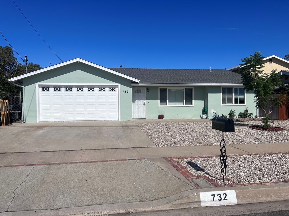 732 Mills St, Escondido, CA 92027-1945
