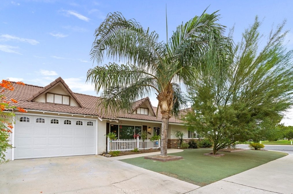 460 Palomar Dr, Hemet, CA 92543-5724