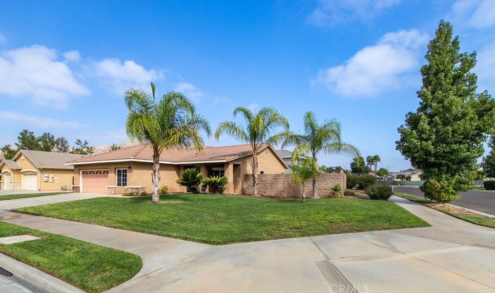 5296 Inglestone Dr, Hemet, CA 92545-2178