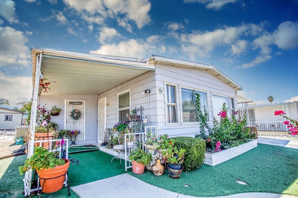 751 San Juan Dr, Hemet, CA 92543-6912