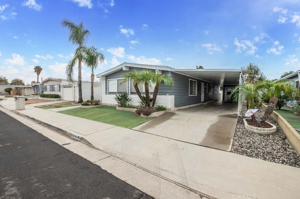 975 Camino Del Rancho, Hemet, CA 92543-6983