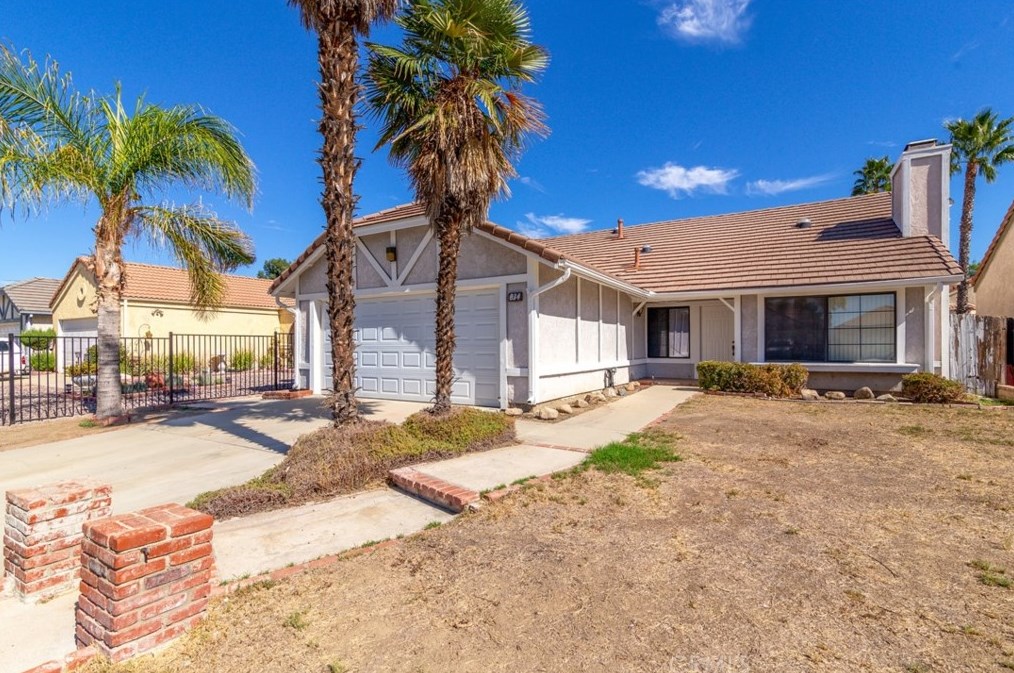 834 Pinehurst Dr, Hemet, CA 92545-4730