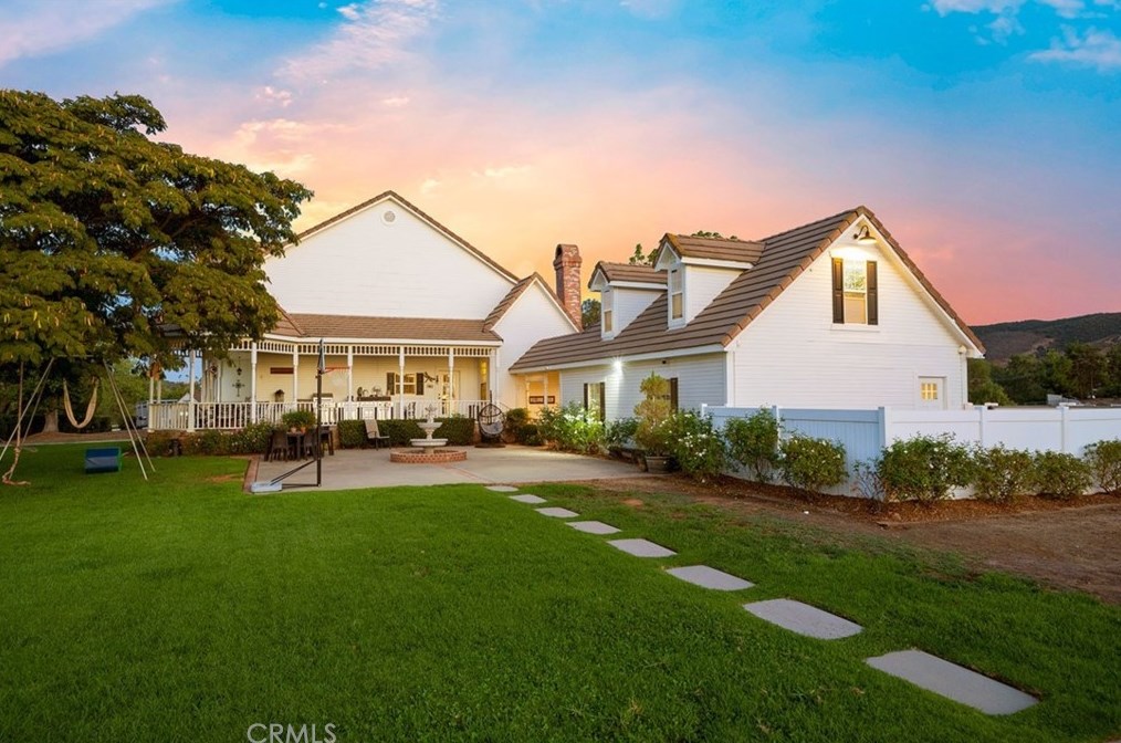 20585 Avenida Castilla, Murrieta CA  92562-8929 exterior